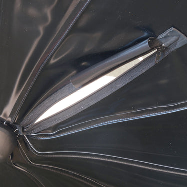 Profoto Giant White 210 zippered opening on the black backing panel