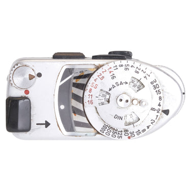 Leica MR-4 Meter front view with aperture, ASA/DIN and shutter-speed dial and match-needle window