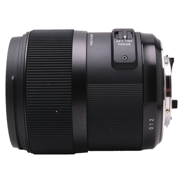 Sigma 35mm f1.4 DG Art side profile showing AF/MF focus switch and Made in Japan marking