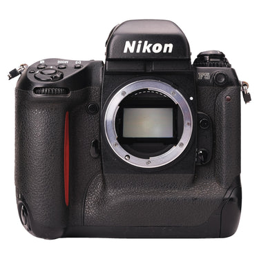 Nikon F5 front view with bare F-mount and no lens fitted