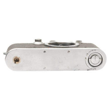 Leica III bottom plate with baseplate lock and open lens mount