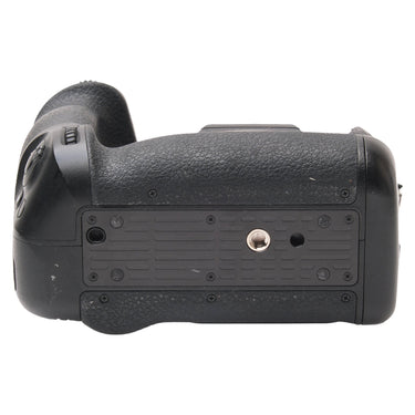 Nikon Z9 bottom plate with tripod socket