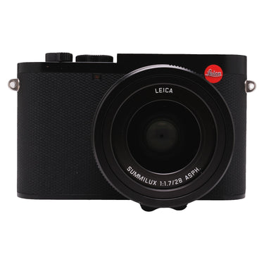Leica Q3 front view with Summilux 28mm f1.7 lens and red Leica logo