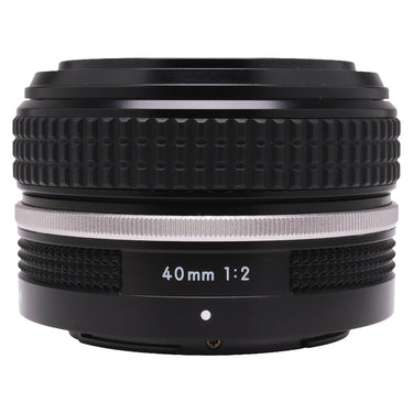 Nikon Z 40mm f2 SE side view showing 40mm 1:2 marking and silver control ring