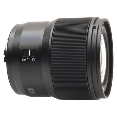 Panasonic Lumix S 24mm f1.8 side view with AF and MF switch