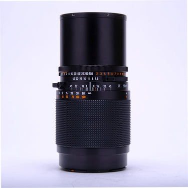 Hasselblad CF 250mm f5.6 Sonnar standing upright, front view showing focus and aperture scales