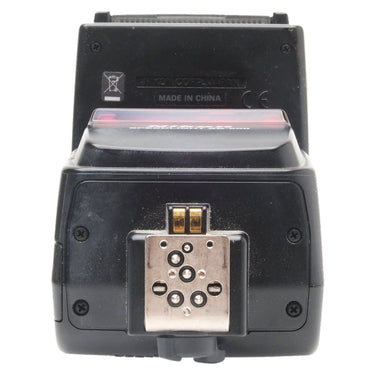 Nikon Speedlight SB-600 underside showing hot shoe foot and contacts