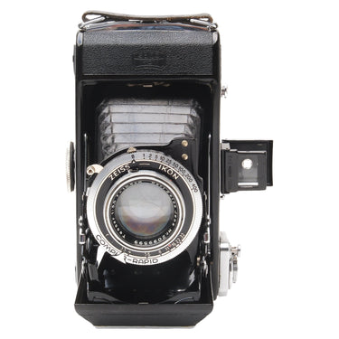 Zeiss Ikon Ikonta 521/2 front view with bellows extended, 10.5cm f3.5 Tessar and Compur-Rapid shutter