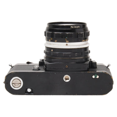 Nikon Nikkormat EL base plate showing tripod socket and battery area