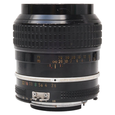 Nikon 105mm f2.5 AI Nikkor lens side view showing focus and aperture rings