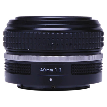 Nikon NIKKOR Z 40mm f2 SE lens side view showing focus ring and 40mm 1:2 marking