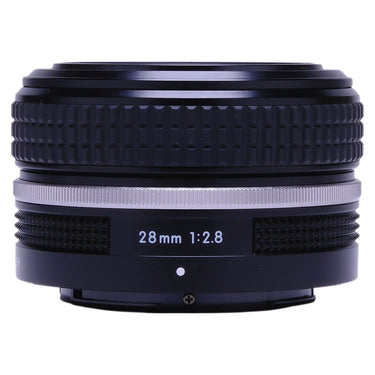 Nikon Z 28mm f2.8 SE lens side view showing knurled barrel and silver focus ring