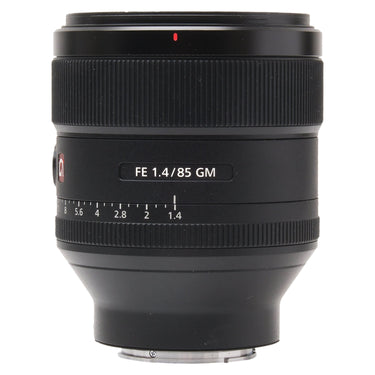Sony FE 85mm f1.4 GM front view showing focus and aperture rings