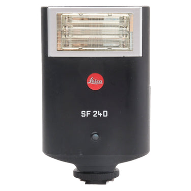 Leica SF 24D flash front view with flash tube and SF 24D logo