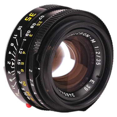 Leica 35mm f2 Summicron-M angled view of focus and aperture scales