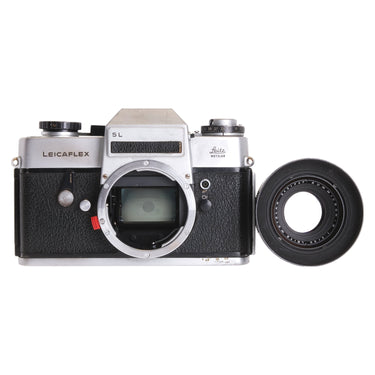 Leica Leicaflex SL front with lens detached showing mirror box and lens mount