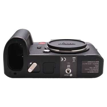 Leica SL2-S bottom plate with battery door, body cap and serial label
