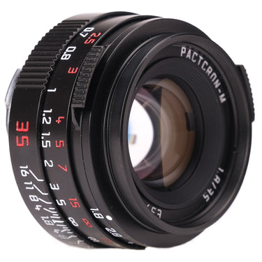 Mr Ding Pactcron-M 35mm f1.8 front three-quarter view with focus tab