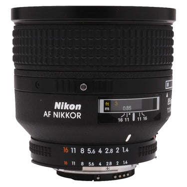 Nikon 85mm f1.4 D angled view showing aperture ring and distance window
