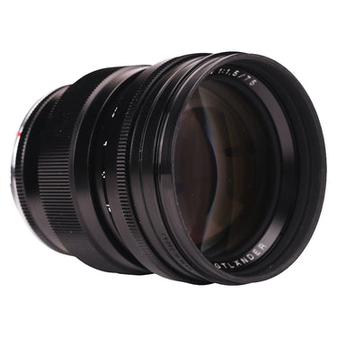 Voigtländer 75mm f1.5 Nokton front three-quarter view showing front glass