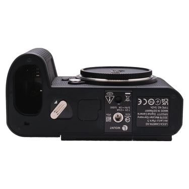Leica SL3 baseplate with serial number, battery compartment and mounted body cap