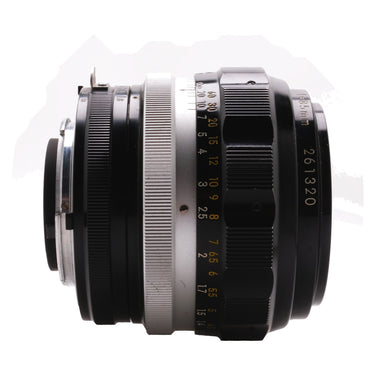 Nikon 85mm f1.8 Nikkor-H opposite side view with distance and aperture scales