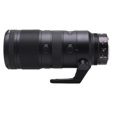 Nikon Z 70-200mm f2.8 VR S side view with tripod foot, L-Fn buttons and A/M switch