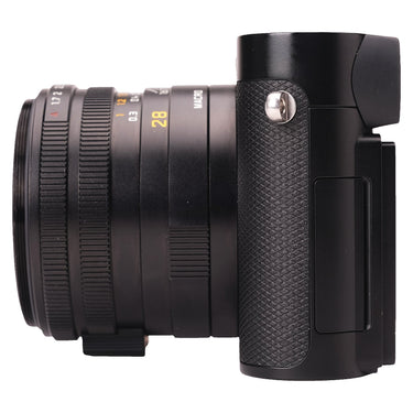 Leica Q3 right side showing lens focus rings and grip