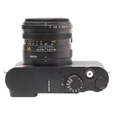 Leica Q3 43 top plate with shutter speed dial and lens aperture ring