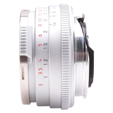 Leica Summilux-M 35mm f1.4 opposite side showing distance and depth-of-field scales