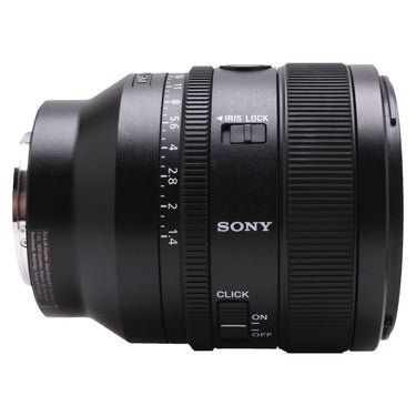 Sony FE 50mm f1.4 GM side profile with aperture scale, iris lock, click switch and Sony logo
