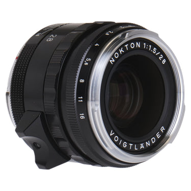 Voigtlander 28mm f1.5 Nokton angled view showing aperture scale and clean front glass
