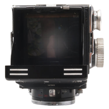 Rollei 2.8C Rolleiflex top-down view into waist-level finder and grid focusing screen