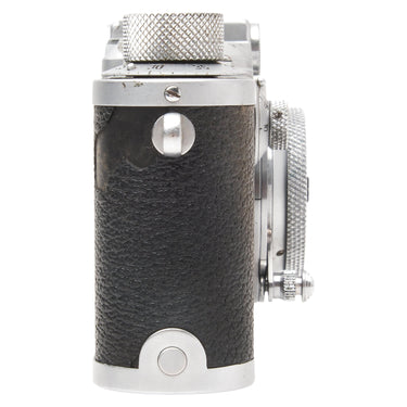 Leica IIIc left side view with strap lug and controls