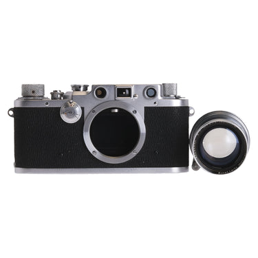 Leica IIIc front view with Summitar lens detached showing open screw mount