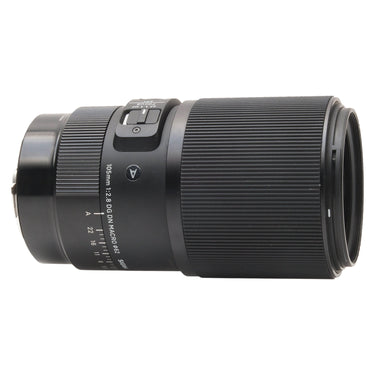 Sigma 105mm f2.8 DG DN Macro Art side view with focus mode switch and aperture scale