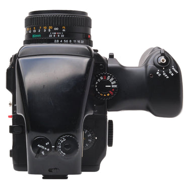 Mamiya 645 Pro TL right side with shutter speed dial and lens distance scale