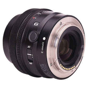 Sony FE 40mm f2.5 G rear mount and contacts angled view