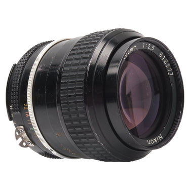 Nikon 105mm f2.5 Nikkor angled view of front barrel and distance scale