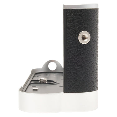 Leica Handgrip M10 end view of grip column and tripod socket