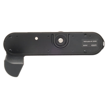 Leica Handgrip M10 base plate underside with tripod socket and Made in Portugal 24018 engraving